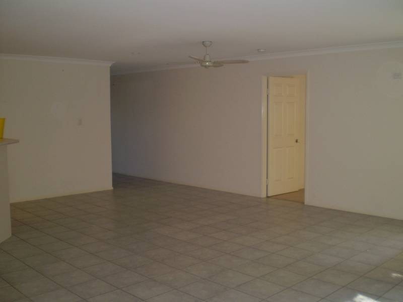 2/113 Cosmos Ave, Bribie Island QLD 4507
