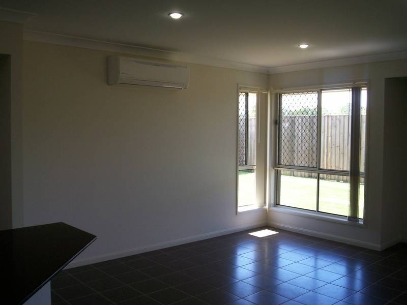 70 Sandheath, Sandstone Point QLD 4511