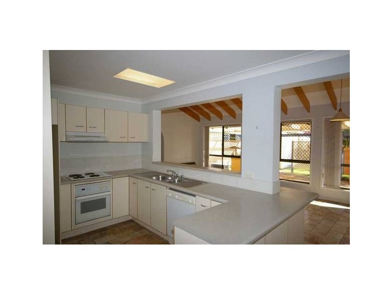 5 Marton Place, Banksia Beach QLD 4507