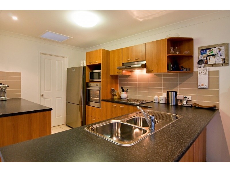 250 Bestmann Road East, Sandstone Point QLD 4511
