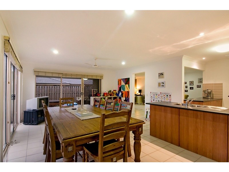 250 Bestmann Road East, Sandstone Point QLD 4511