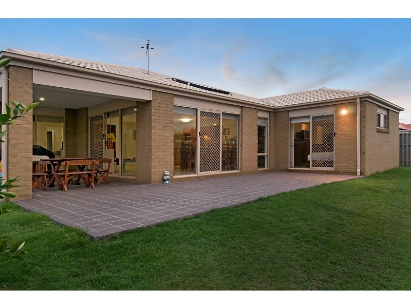 250 Bestmann Road East, Sandstone Point QLD 4511