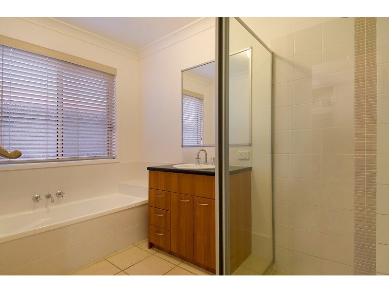 250 Bestmann Road East, Sandstone Point QLD 4511