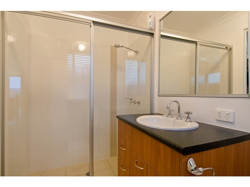 250 Bestmann Road East, Sandstone Point QLD 4511