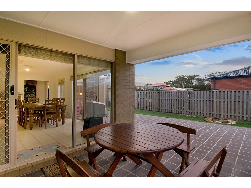 250 Bestmann Road East, Sandstone Point QLD 4511