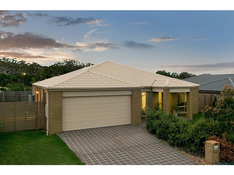 250 Bestmann Road East, Sandstone Point QLD 4511