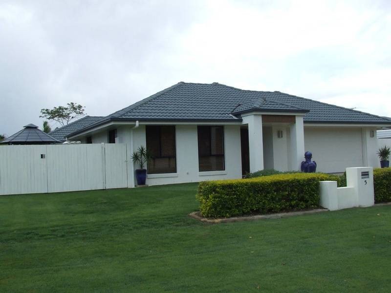 5 Albatross Court, Banksia Beach QLD 4507