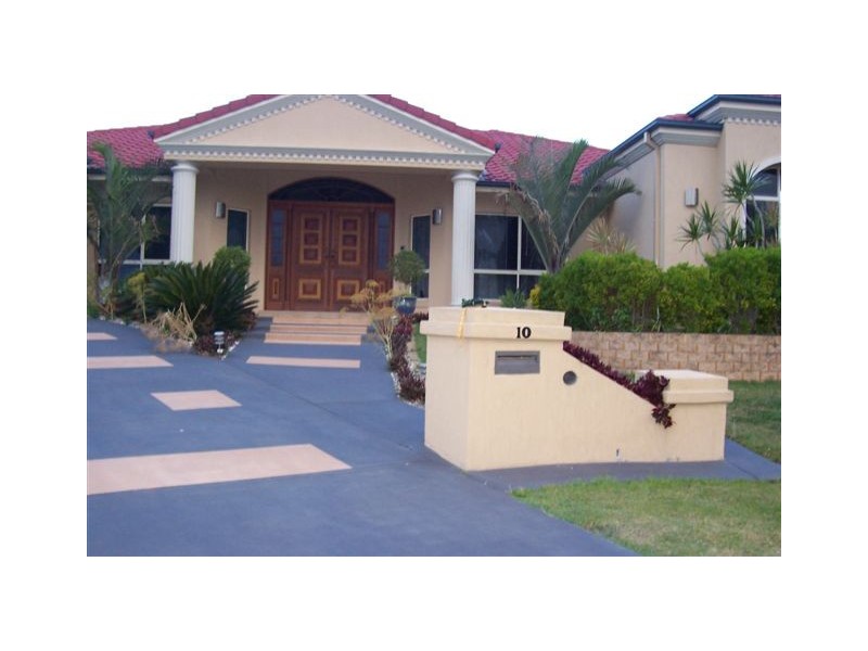 10 Genoa, Banksia Beach QLD 4507