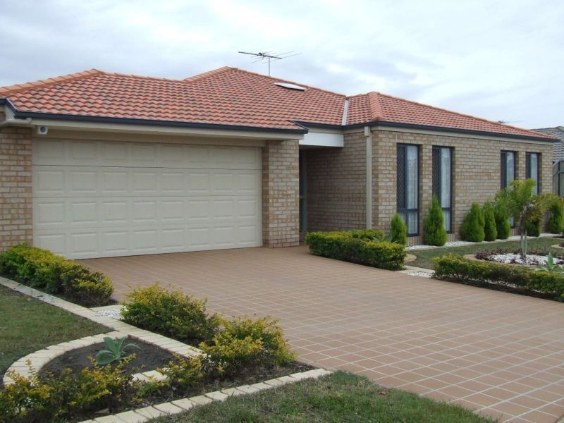 6 Dunwich Ct, Sandstone Point QLD 4511