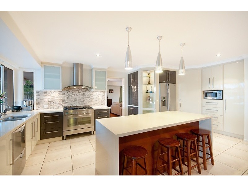 6 Trimaran Court, Banksia Beach QLD 4507