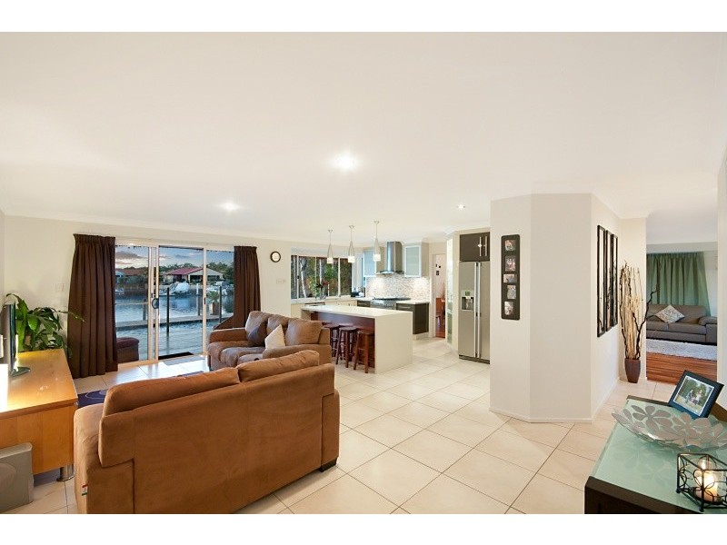 6 Trimaran Court, Banksia Beach QLD 4507