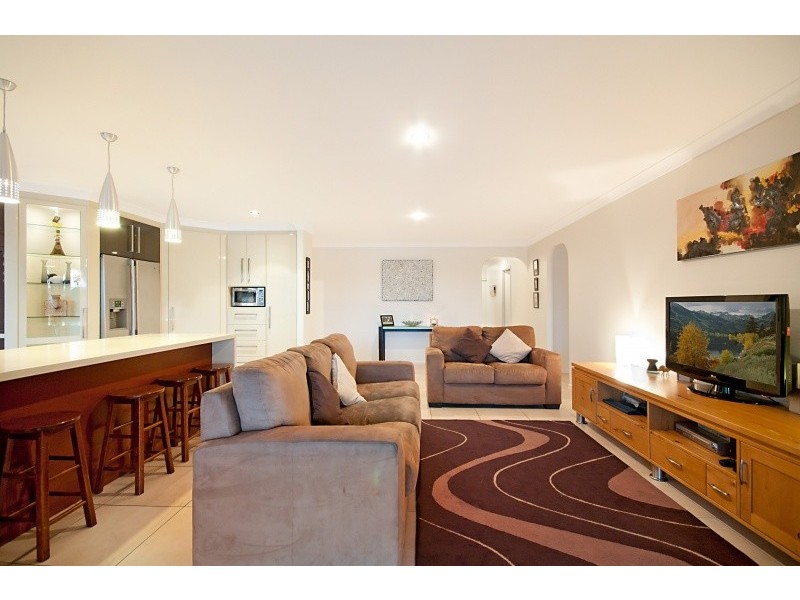 6 Trimaran Court, Banksia Beach QLD 4507