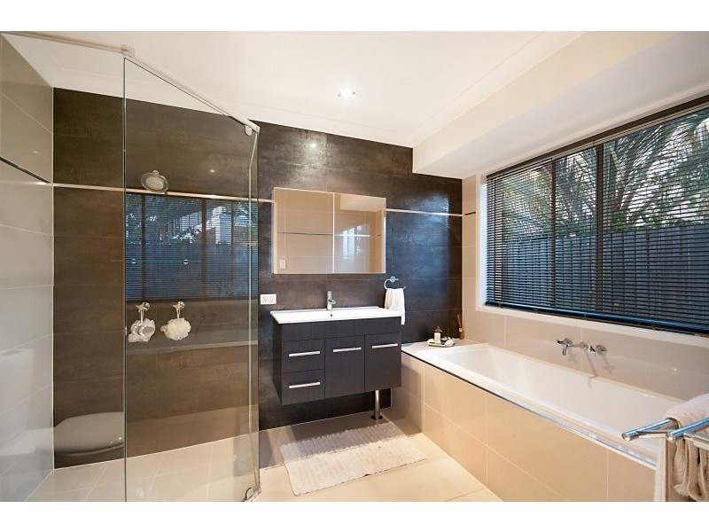 6 Trimaran Court, Banksia Beach QLD 4507