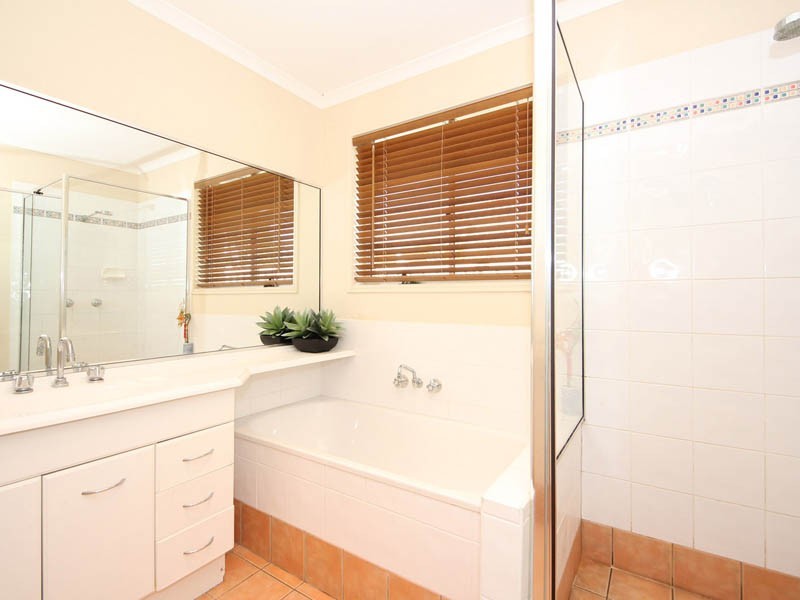 10 Trimaran Court, Banksia Beach QLD 4507