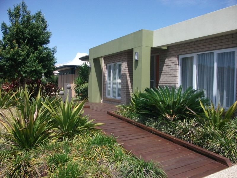 8 Riverstone, Ningi QLD 4511