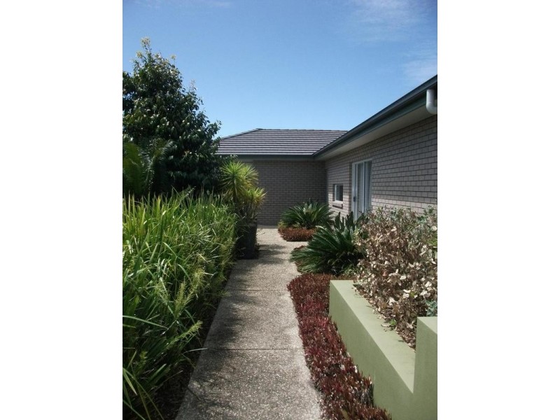 8 Riverstone, Ningi QLD 4511