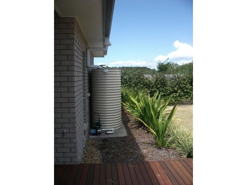 8 Riverstone, Ningi QLD 4511