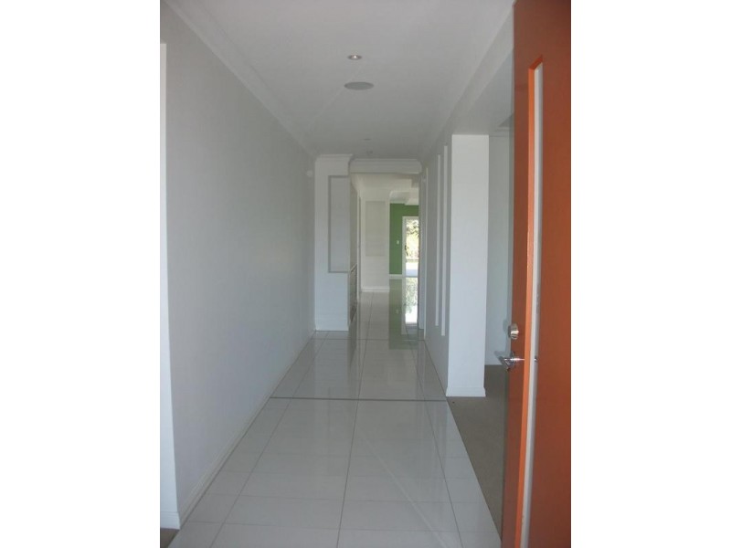 8 Riverstone, Ningi QLD 4511