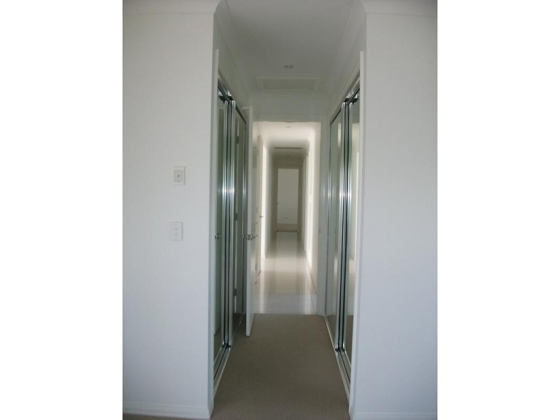 8 Riverstone, Ningi QLD 4511