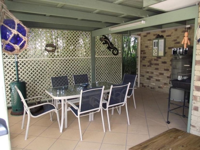 9 Trent Court, Sandstone Point QLD 4511