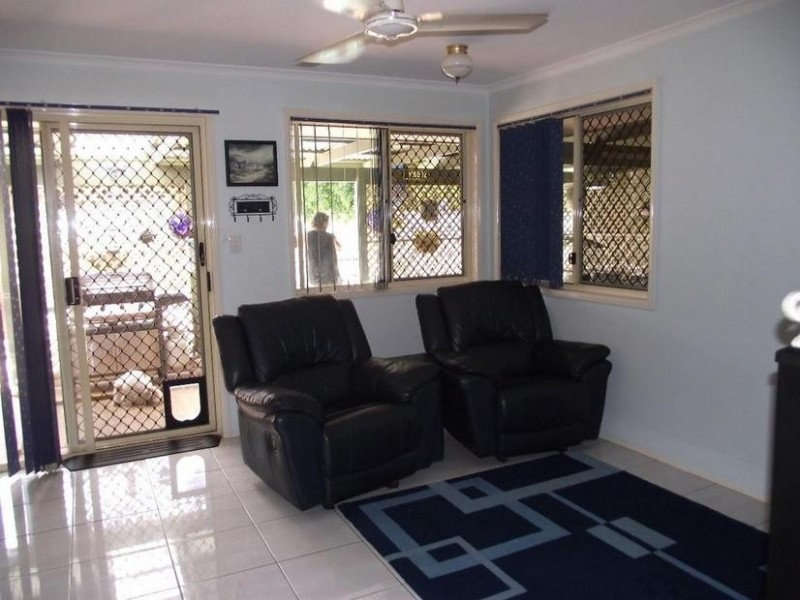 9 Trent Court, Sandstone Point QLD 4511