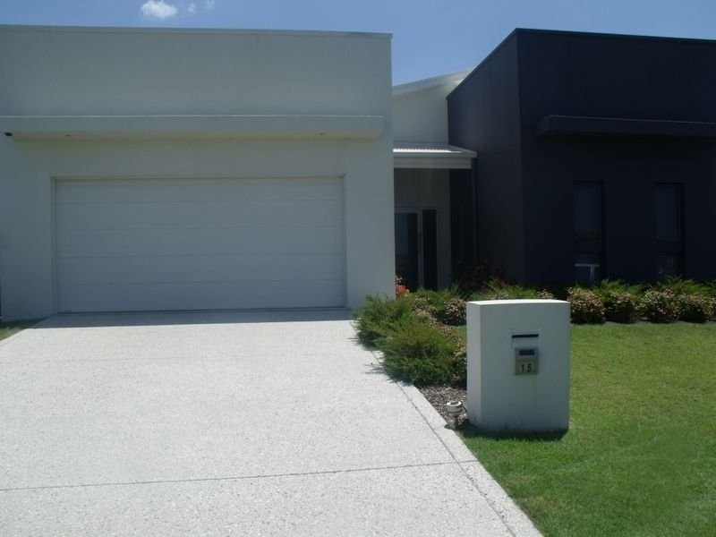 15 Dewdrop Place, Ningi QLD 4511