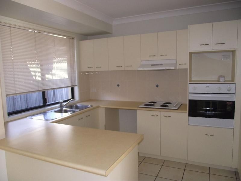 8 Seabreeze Court, Sandstone Point QLD 4511