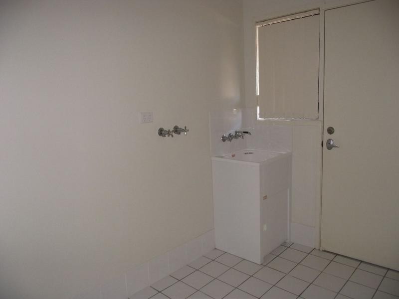 8 Seabreeze Court, Sandstone Point QLD 4511