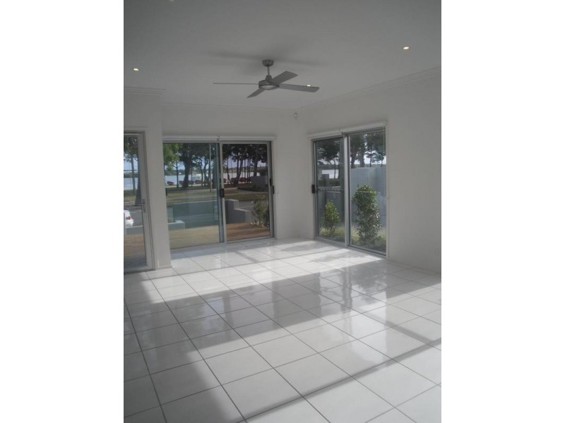 1/15-17 Sylvan Beach Esp, Bongaree QLD 4507
