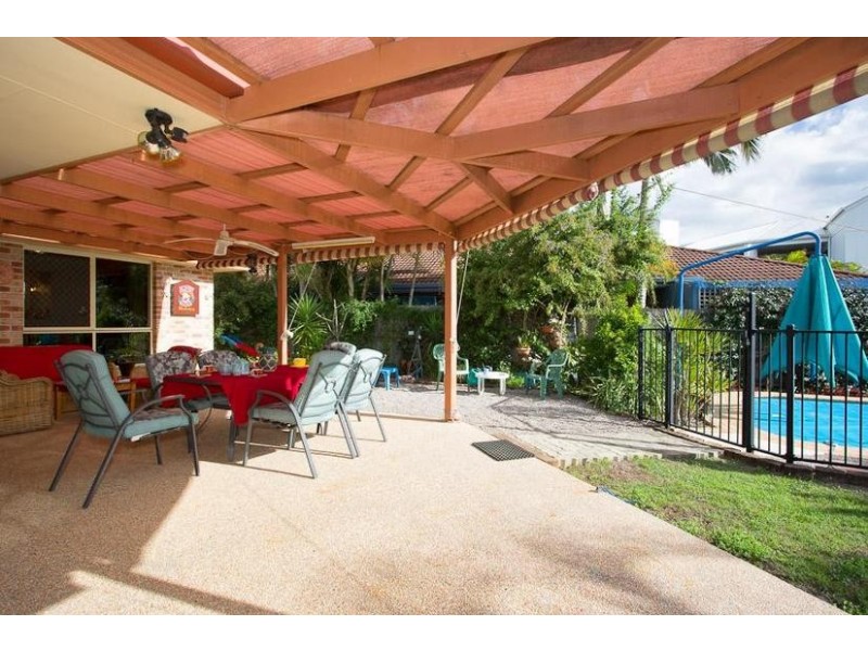 16 Ardel Place, Sandstone Point QLD 4511