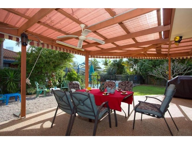 16 Ardel Place, Sandstone Point QLD 4511
