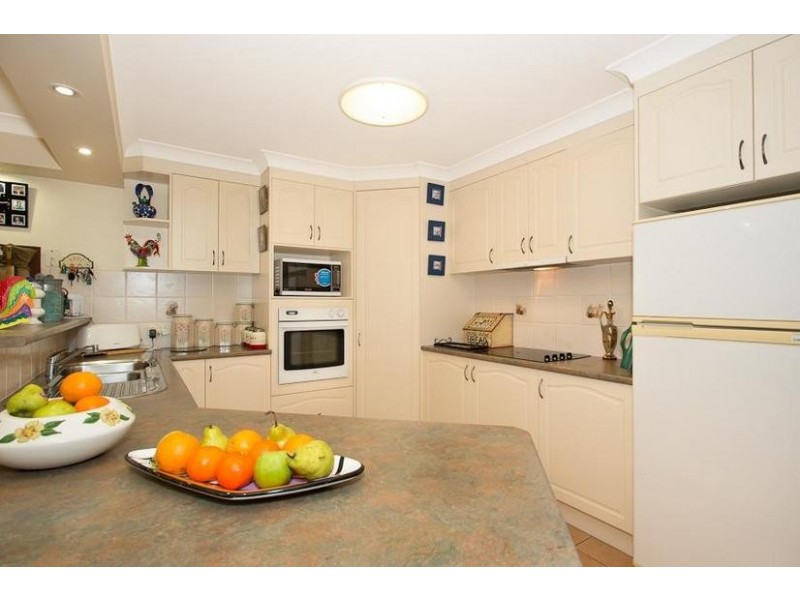 16 Ardel Place, Sandstone Point QLD 4511