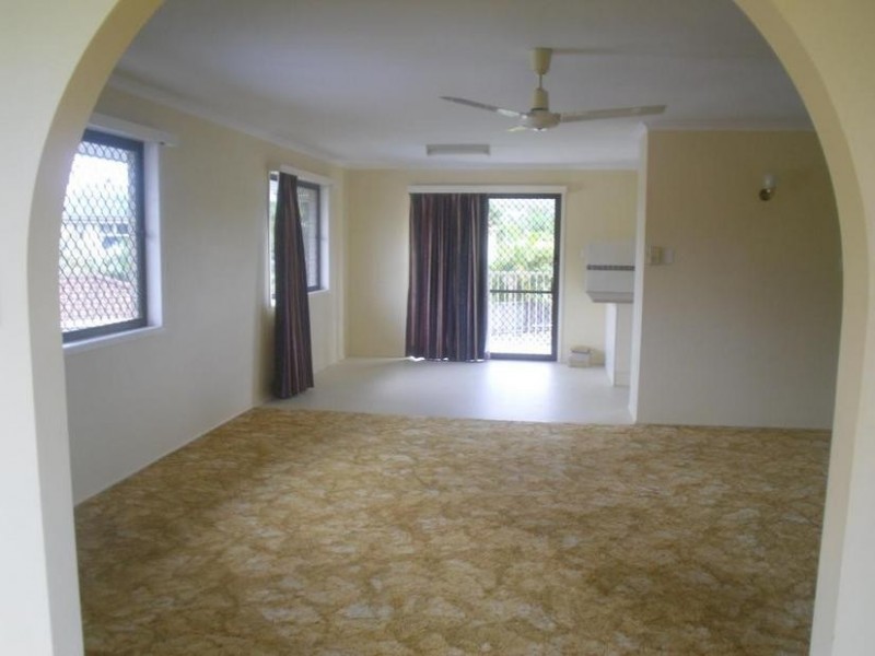10 Lee Ave, Bongaree QLD 4507