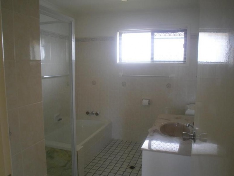 10 Lee Ave, Bongaree QLD 4507