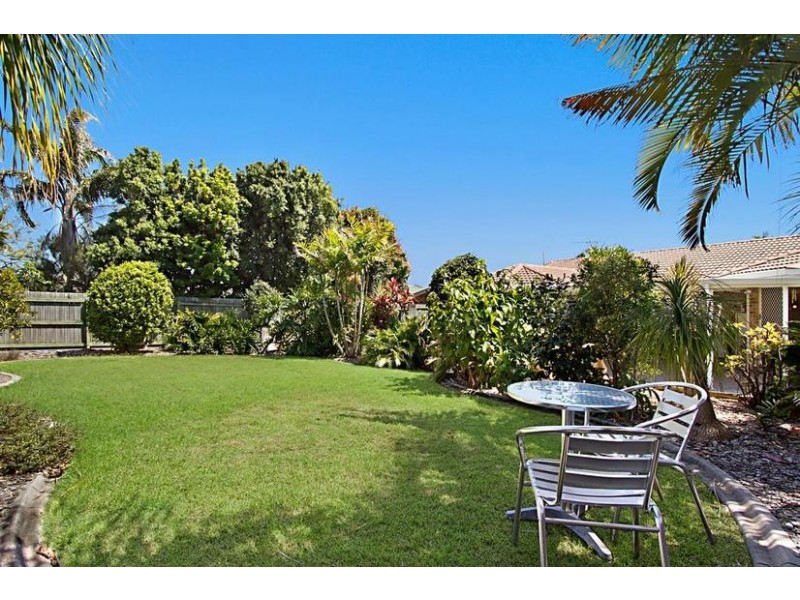 8 Bluefin Court, Sandstone Point QLD 4511