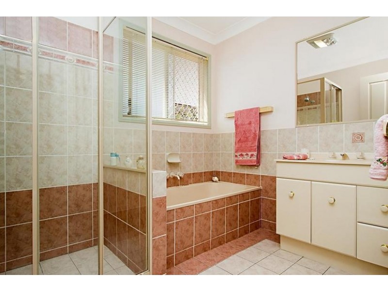 8 Bluefin Court, Sandstone Point QLD 4511