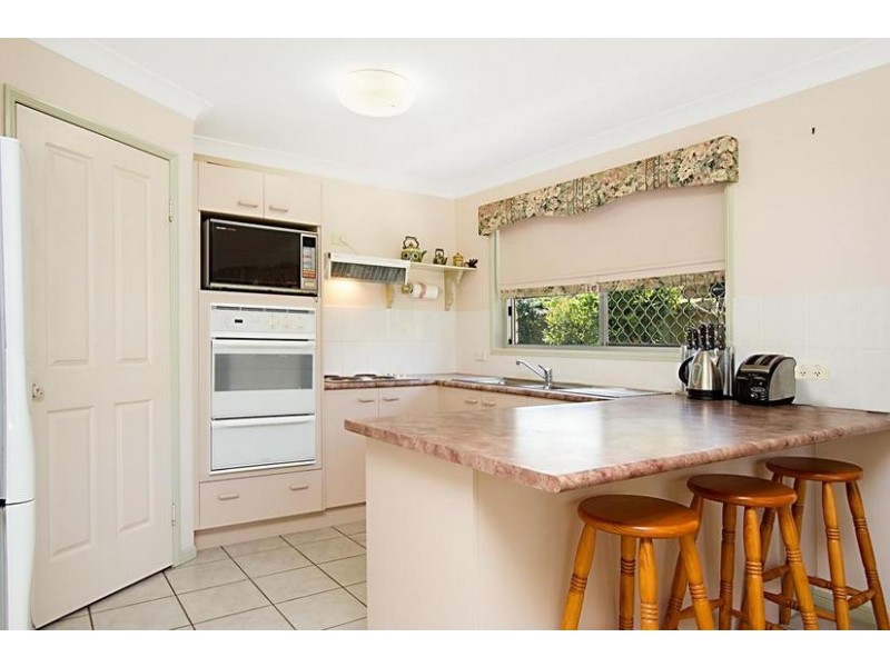 8 Bluefin Court, Sandstone Point QLD 4511