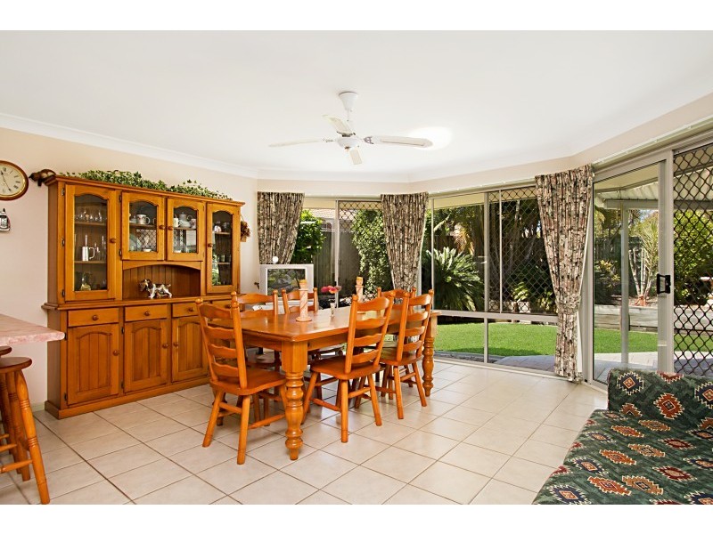 8 Bluefin Court, Sandstone Point QLD 4511