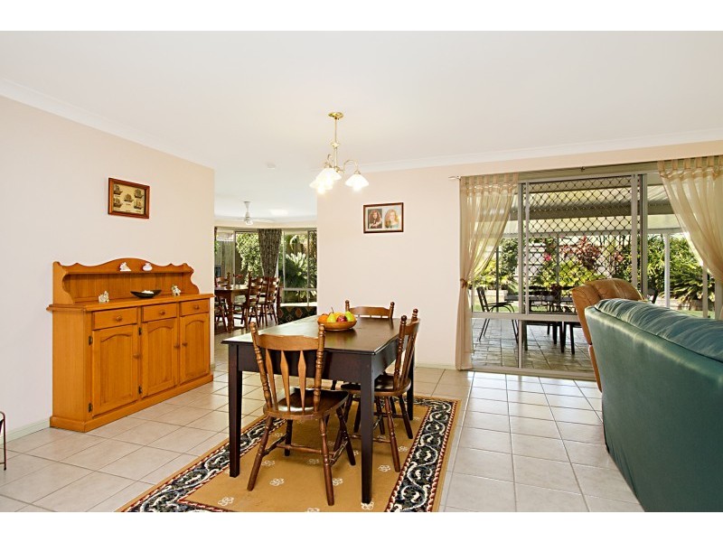 8 Bluefin Court, Sandstone Point QLD 4511