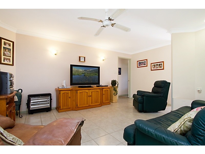 8 Bluefin Court, Sandstone Point QLD 4511