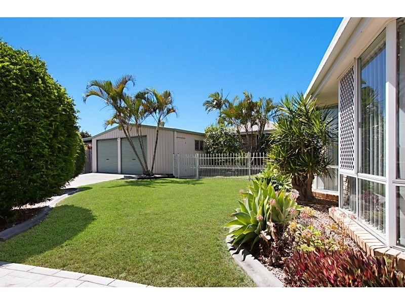 8 Bluefin Court, Sandstone Point QLD 4511