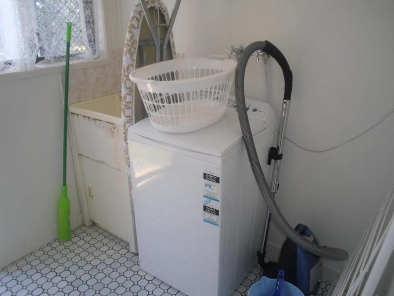 24 Palm Avenue, Bribie Island QLD 4507