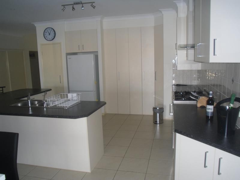 42 Topsail Circuit, Banksia Beach QLD 4507