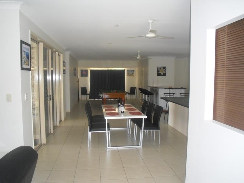 42 Topsail Circuit, Banksia Beach QLD 4507