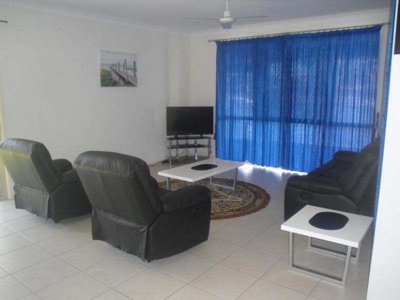 42 Topsail Circuit, Banksia Beach QLD 4507