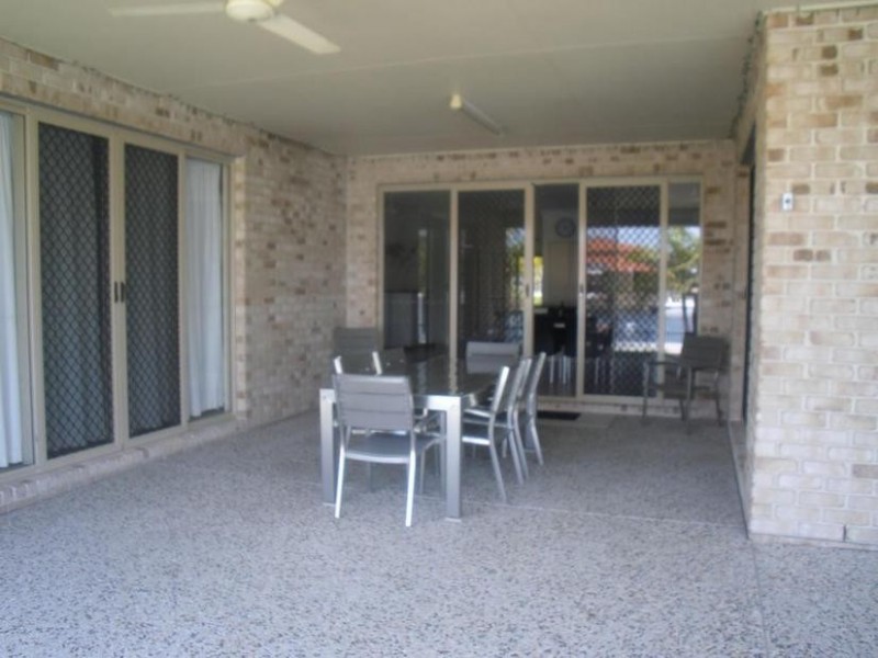 42 Topsail Circuit, Banksia Beach QLD 4507