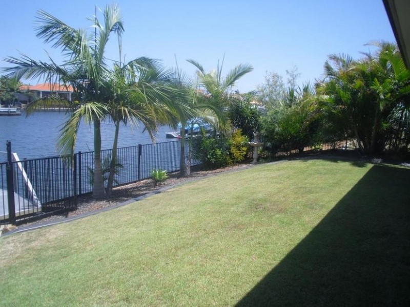 42 Topsail Circuit, Banksia Beach QLD 4507