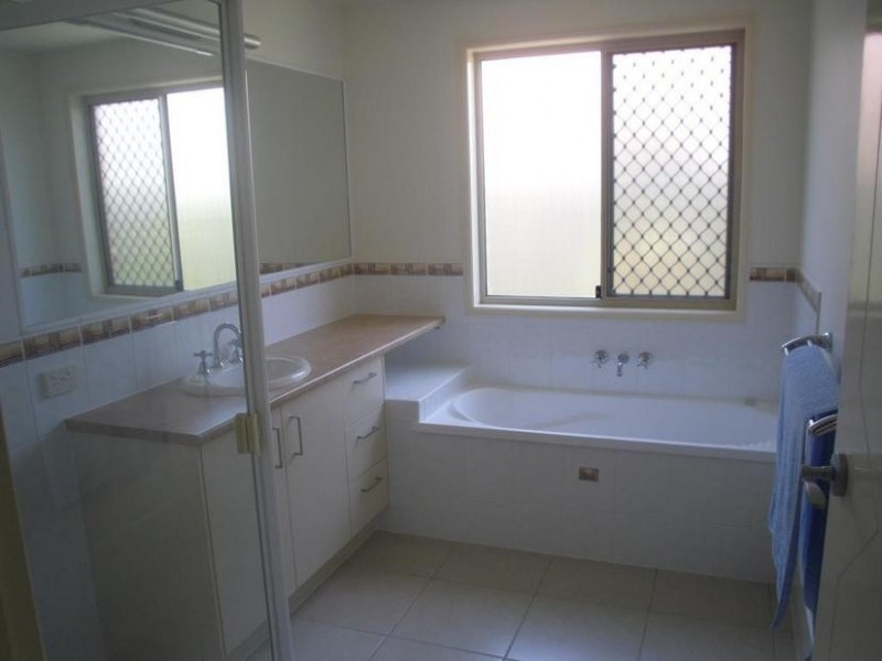 42 Topsail Circuit, Banksia Beach QLD 4507