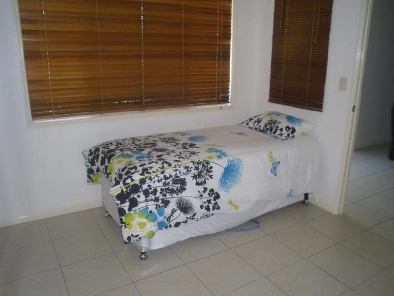 42 Topsail Circuit, Banksia Beach QLD 4507