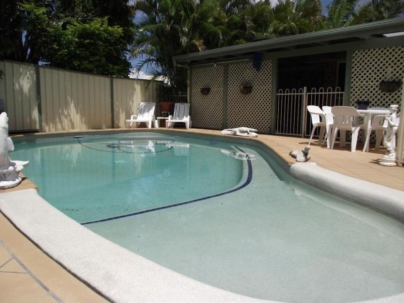9 Trent Court, Sandstone Point QLD 4511